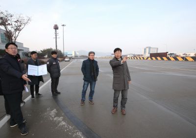 채인석 시장 수질복원센터 및 봉담-동탄 고속도로 동탄영업소 현장방문 A-38.JPG