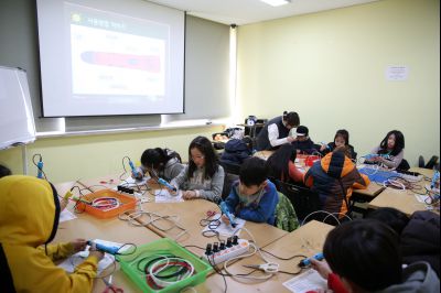 정남도서관 어린이 대상 3D펜으로 태극기 만들기 프로그램 운연현황 A-2.JPG