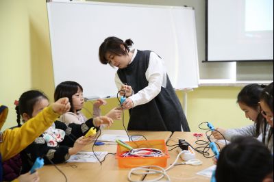 정남도서관 어린이 대상 3D펜으로 태극기 만들기 프로그램 운연현황 A-6.JPG