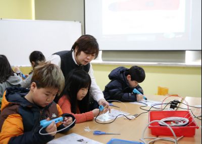 정남도서관 어린이 대상 3D펜으로 태극기 만들기 프로그램 운연현황 A-12.JPG