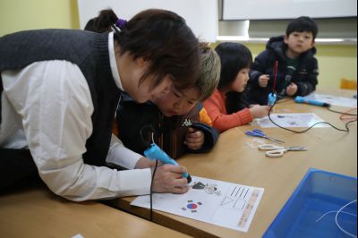 정남도서관 어린이 대상 3D펜으로 태극기 만들기 프로그램 운연현황 A-22.JPG