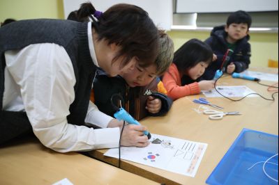 정남도서관 어린이 대상 3D펜으로 태극기 만들기 프로그램 운연현황 A-23.JPG