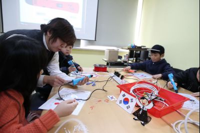 정남도서관 어린이 대상 3D펜으로 태극기 만들기 프로그램 운연현황 A-32.JPG