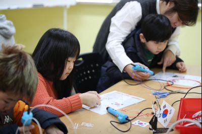 정남도서관 어린이 대상 3D펜으로 태극기 만들기 프로그램 운연현황 A-34.JPG