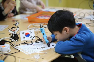 정남도서관 어린이 대상 3D펜으로 태극기 만들기 프로그램 운연현황 A-40.JPG
