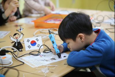 정남도서관 어린이 대상 3D펜으로 태극기 만들기 프로그램 운연현황 A-41.JPG