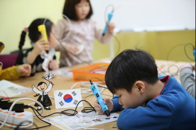 정남도서관 어린이 대상 3D펜으로 태극기 만들기 프로그램 운연현황 A-43.JPG