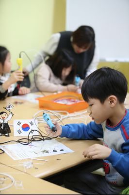 정남도서관 어린이 대상 3D펜으로 태극기 만들기 프로그램 운연현황 A-51.JPG