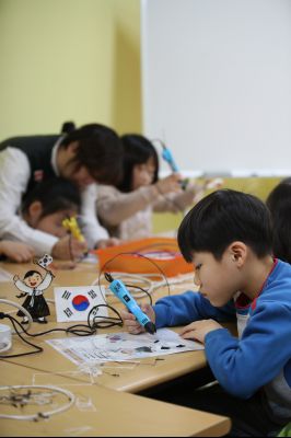 정남도서관 어린이 대상 3D펜으로 태극기 만들기 프로그램 운연현황 A-58.JPG