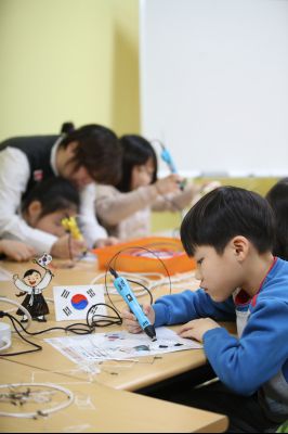 정남도서관 어린이 대상 3D펜으로 태극기 만들기 프로그램 운연현황 A-59.JPG