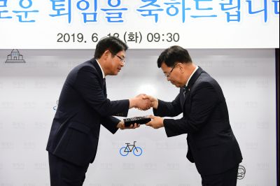 최현길 기획조정실장 특별승진 임용장교부 및 명예퇴임식 D-21.JPG