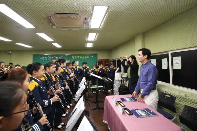 서철모 시장 장안초등학교 오케스트라 연주단원과 간담회
