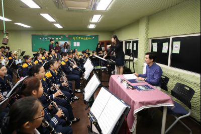 서철모 시장 장안초등학교 오케스트라 연주단원과 간담회 A-3.JPG