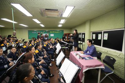 서철모 시장 장안초등학교 오케스트라 연주단원과 간담회 A-4.JPG