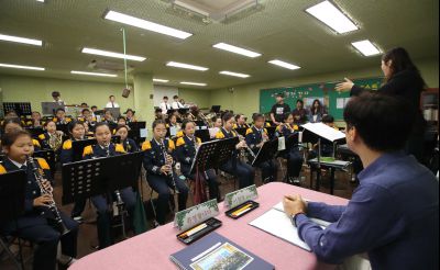 서철모 시장 장안초등학교 오케스트라 연주단원과 간담회 A-7.JPG