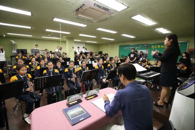 서철모 시장 장안초등학교 오케스트라 연주단원과 간담회 A-11.JPG