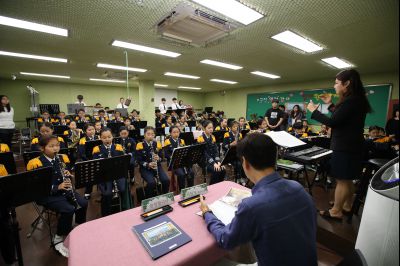 서철모 시장 장안초등학교 오케스트라 연주단원과 간담회 A-12.JPG