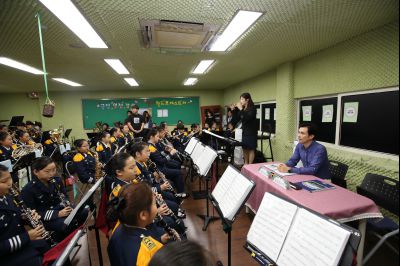 서철모 시장 장안초등학교 오케스트라 연주단원과 간담회 A-15.JPG