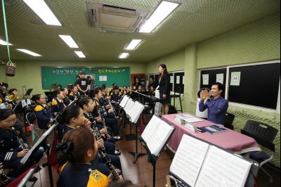 서철모 시장 장안초등학교 오케스트라 연주단원과 간담회 A-16.JPG