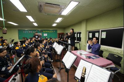 서철모 시장 장안초등학교 오케스트라 연주단원과 간담회 A-19.JPG