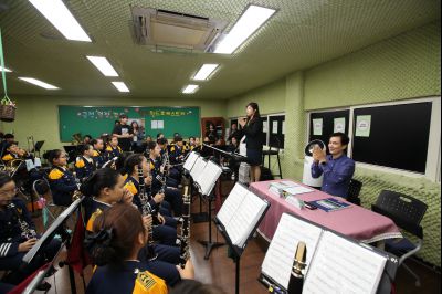 서철모 시장 장안초등학교 오케스트라 연주단원과 간담회 A-20.JPG