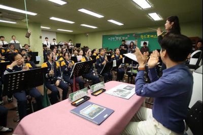 서철모 시장 장안초등학교 오케스트라 연주단원과 간담회 A-55.JPG