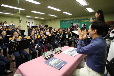 서철모 시장 장안초등학교 오케스트라 연주단원과 간담회 A-56.JPG