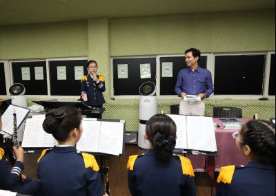 서철모 시장 장안초등학교 오케스트라 연주단원과 간담회 A-71.JPG