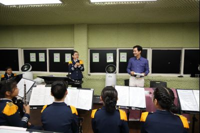 서철모 시장 장안초등학교 오케스트라 연주단원과 간담회 A-72.JPG