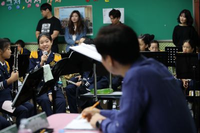 서철모 시장 장안초등학교 오케스트라 연주단원과 간담회 A-88.JPG
