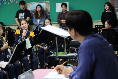 서철모 시장 장안초등학교 오케스트라 연주단원과 간담회 A-89.JPG