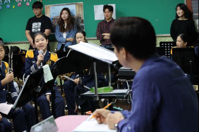 서철모 시장 장안초등학교 오케스트라 연주단원과 간담회 A-90.JPG