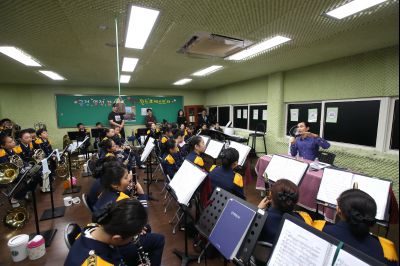 서철모 시장 장안초등학교 오케스트라 연주단원과 간담회 A-109.JPG