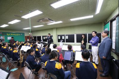 서철모 시장 장안초등학교 오케스트라 연주단원과 간담회 A-123.JPG