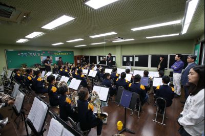서철모 시장 장안초등학교 오케스트라 연주단원과 간담회 A-126.JPG
