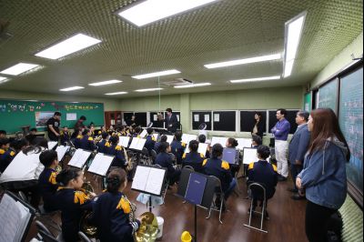 서철모 시장 장안초등학교 오케스트라 연주단원과 간담회 A-131.JPG