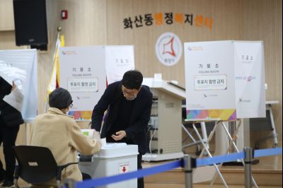 정명근 시장 제22대 국회의원선거 사전투표 참여 1DXS4406.JPG