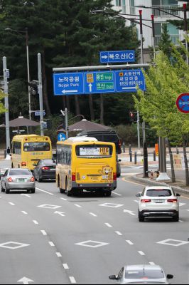 노작로 및 솔빛마을 사거리 사거리,동탄2동 행정복지센터 앞 정류장, 그늘막, H16 동탄순환버스 운행현황 A-31.JPG