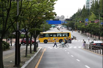 노작로 및 솔빛마을 사거리 사거리,동탄2동 행정복지센터 앞 정류장, 그늘막, H16 동탄순환버스 운행현황 A-62.JPG