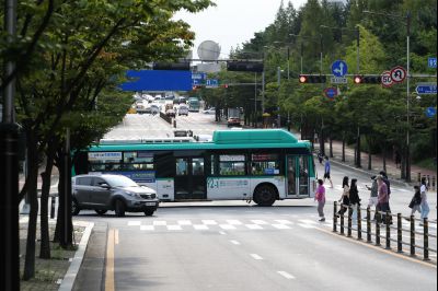 노작로 및 솔빛마을 사거리 사거리,동탄2동 행정복지센터 앞 정류장, 그늘막, H16 동탄순환버스 운행현황 A-88.JPG