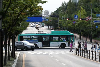 노작로 및 솔빛마을 사거리 사거리,동탄2동 행정복지센터 앞 정류장, 그늘막, H16 동탄순환버스 운행현황 A-89.JPG