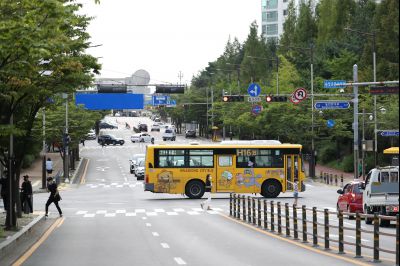 노작로 및 솔빛마을 사거리 사거리,동탄2동 행정복지센터 앞 정류장, 그늘막, H16 동탄순환버스 운행현황 A-110.JPG