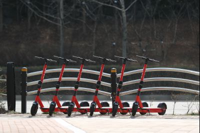 봉담읍 상봉초등학교 앞 사거리 풍경,공영버스 H131,공유킥보드,동화리 근린생활주택단지 전경 A-30.JPG