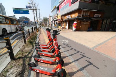 봉담읍 상봉초등학교 앞 사거리 풍경,공영버스 H131,공유킥보드,동화리 근린생활주택단지 전경 A-36.JPG