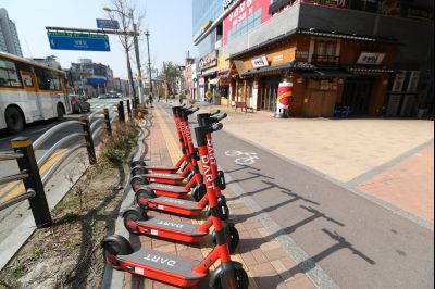 봉담읍 상봉초등학교 앞 사거리 풍경,공영버스 H131,공유킥보드,동화리 근린생활주택단지 전경 A-39.JPG