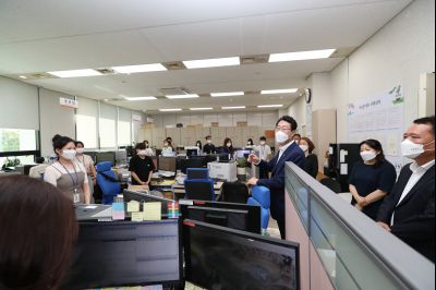 민선8기 정명근 시장 본청 및 별관,도시안전센터 직원 격려 A-12.JPG