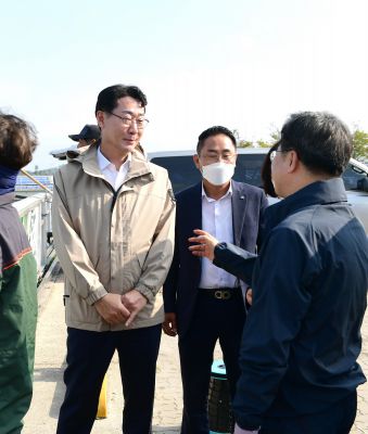 김동연 경기도지사 전곡항 해양쓰레기 수거 현장 방문 D-6.JPG