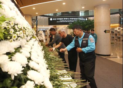 개인택시 화성시 조합장 및 동탄모범운전자회 합동 헌화 1DXS9103.jpg