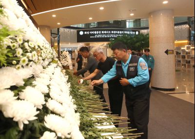 개인택시 화성시 조합장 및 동탄모범운전자회 합동 헌화 1DXS9104.jpg
