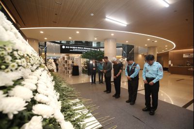 개인택시 화성시 조합장 및 동탄모범운전자회 합동 헌화 1DXS9111.jpg
